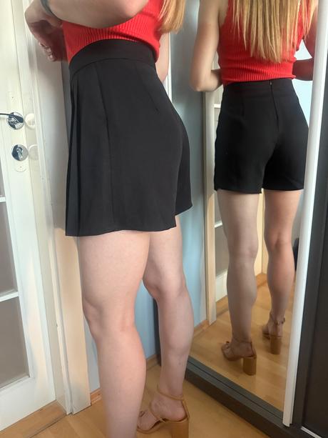 Čierne sukňo-šortky, s