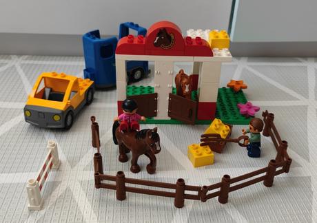 Lego duplo 5648 konské stajne, 