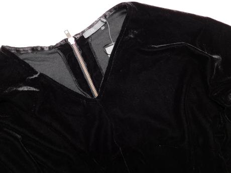 Trendy zamatove šaty, 38