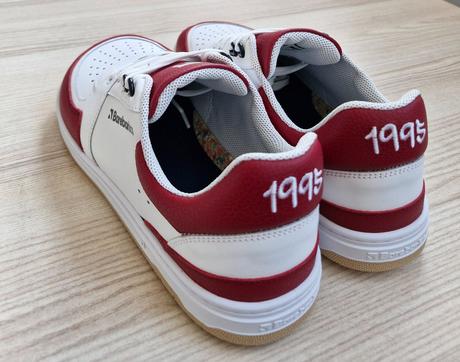 Wave - white & crimson red 42 x310, be lenka,42