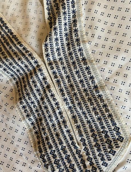 Blúzka zn. h&m s potlačou a výšivkou v. 36, h&m,36