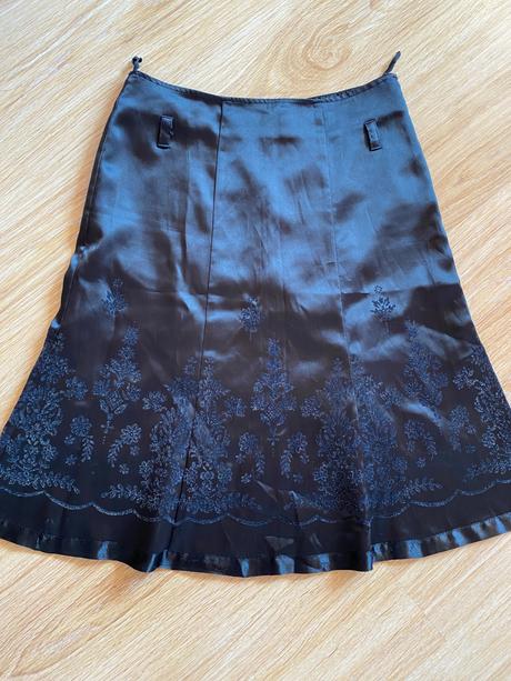 Saténová sukňa, l