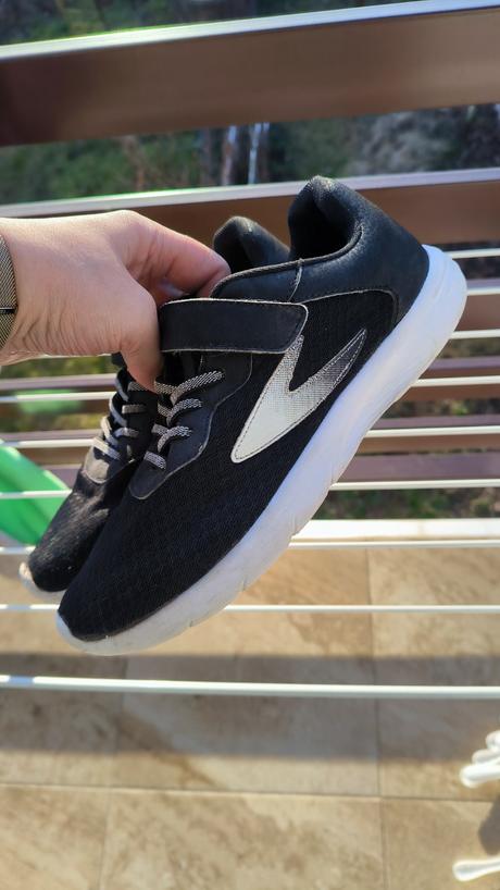 Ľahučké tenisky, 39