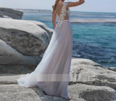 Nádherné spoločenské šaty s holým chrbtom, xs