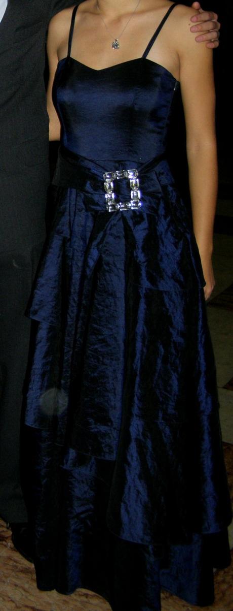 Tmavomodré spoločenské šaty, s