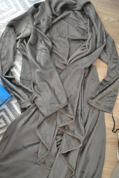 Zavinovacia deka s rukávmi unisex univeľkosť,