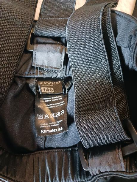 Športové nohavice, 146