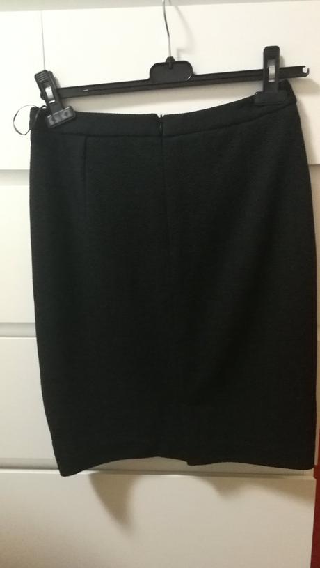 Cierna sukna, reserved,s