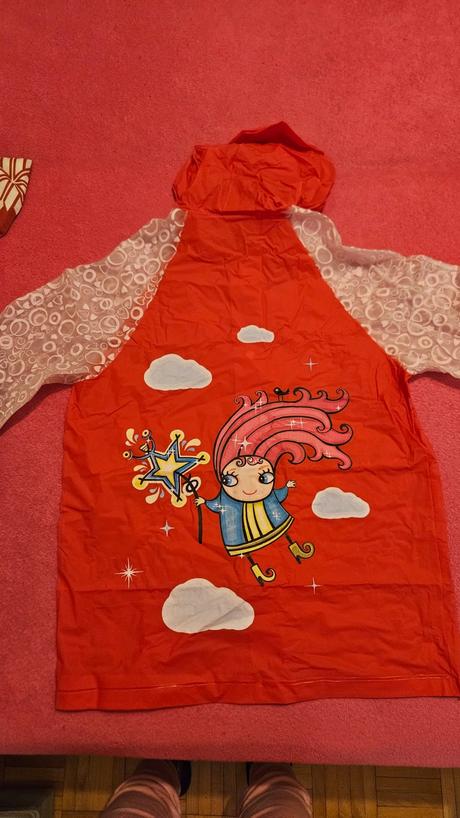 Dievčenský pršiplášť, 122