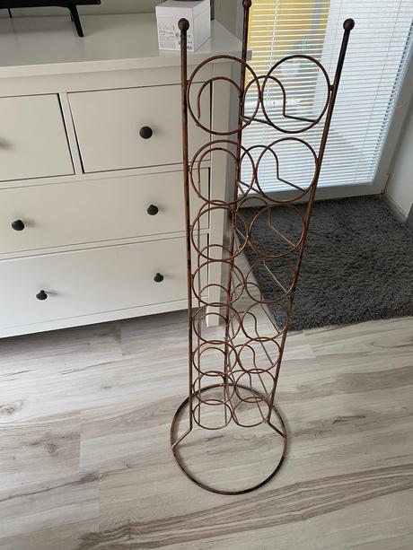 Krásny medený stojan na vínové fľaše, 