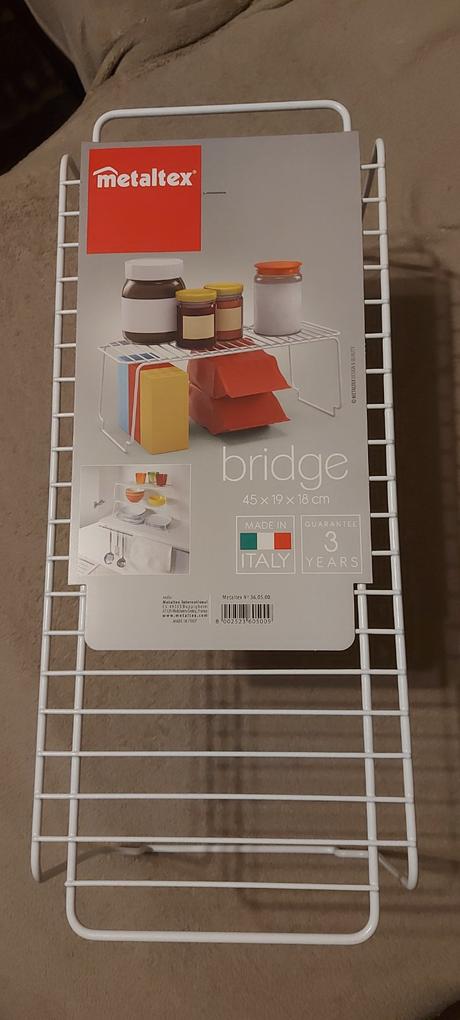 Polička na úsporu miesta, 