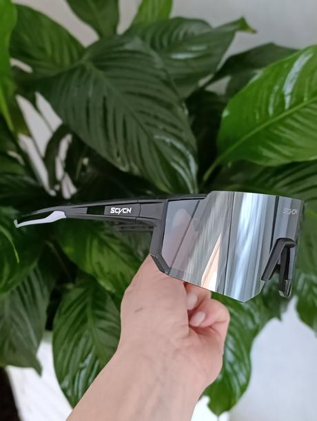 Zrkadlové cyklistické či športové okuliare, 