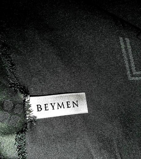 Šatka s písmenami lv beymen, 