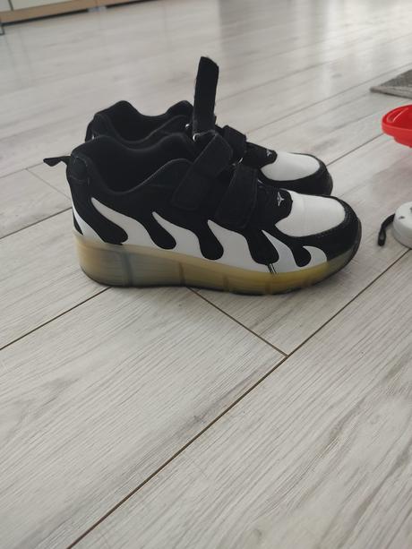 Topánky s kolieskom, 37