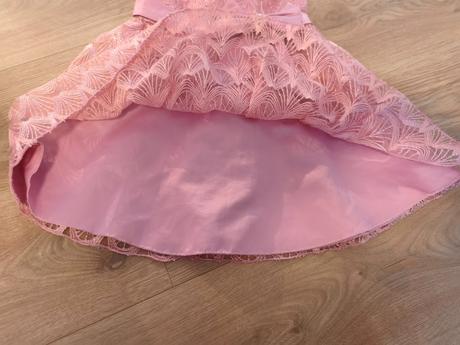 Krasne saty, s detailami a so spodnickou, velkost, 98