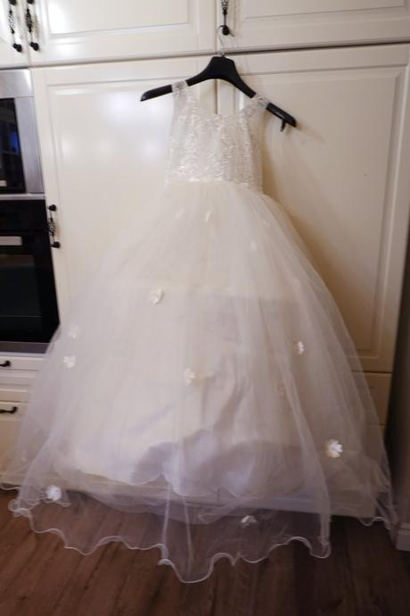 Šaty na sv. prijímanie, 134