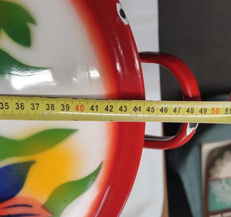 Krásny smaltovaný hrniec,