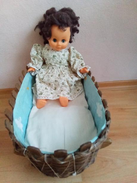 Retro-drevená kolíska s bábikou, 