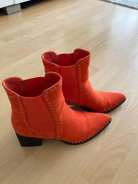 Kotnikove čižmy, 40