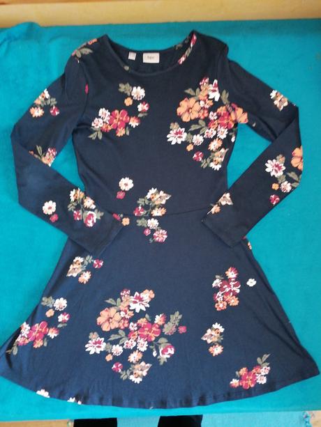 Kvietkované šatičky, 152