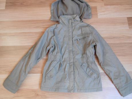 Dievčenská bunda, 134