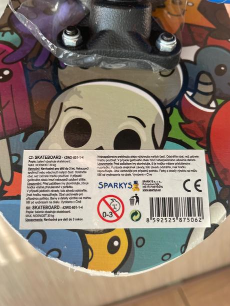 Farebny skateboard sparkys,