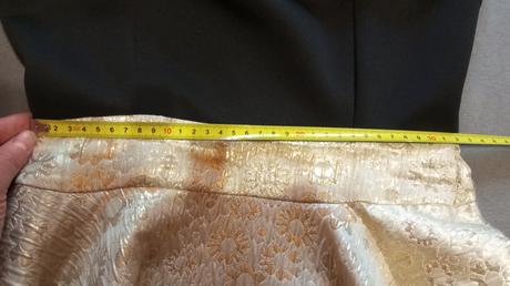 Krásne elegantné šaty, s