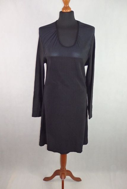 Čierne strečové šaty, 38