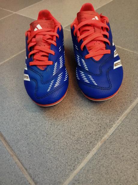 Kopačky zn. predator, veľ. 33, 33