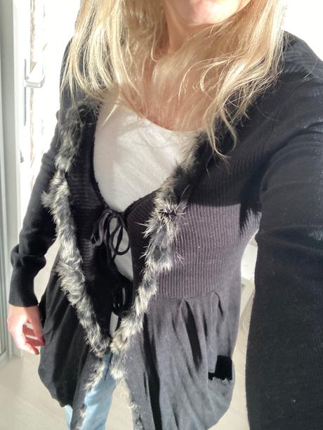 Dlhy sveter s pravou kozusinkou,