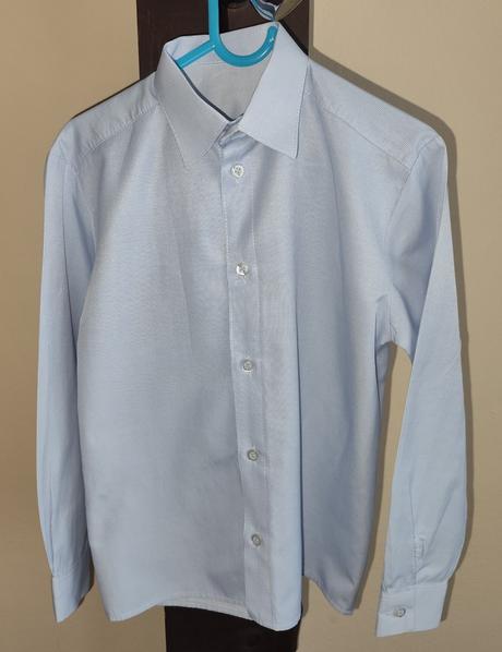 Modrá pásikavá košeľa, 134