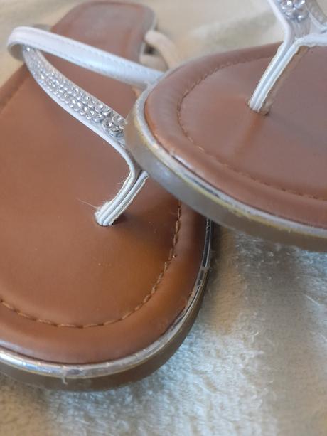 Šlapky s kamienkami, 41