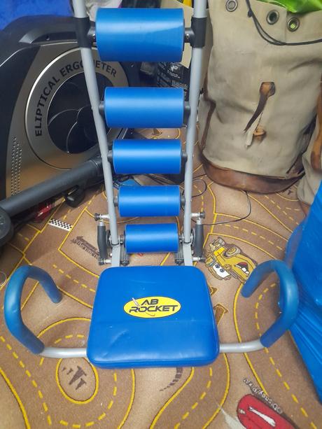 Zánovný ab rocket, stroj na posilňovanie brušných, 