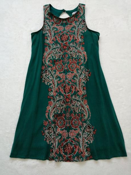 Pekné pohodlné šaty, 36