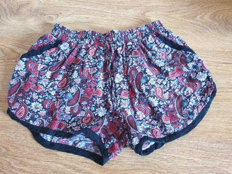 Kvetinkové kraťase, 152