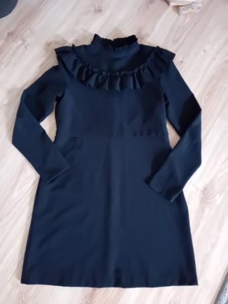 Šaty s volánikmi, m