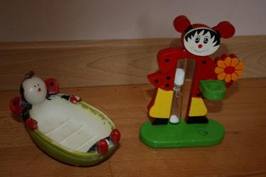 Podložka na mydlo a stojan na zubnú kefku s presýp,