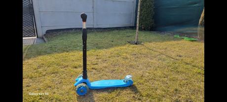 Kolobezka rider, blikajuce kolieska, 