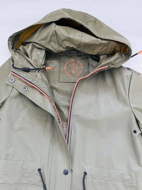 Tenka vetrovka, prsiplast, s