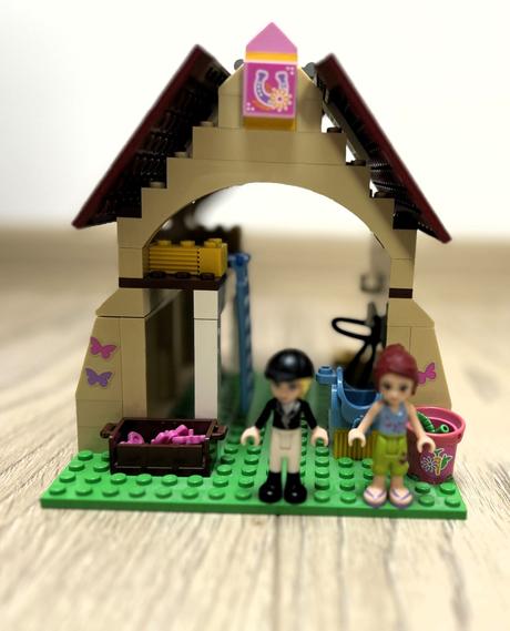 Lego friends 3189 stajne v heartlake, 