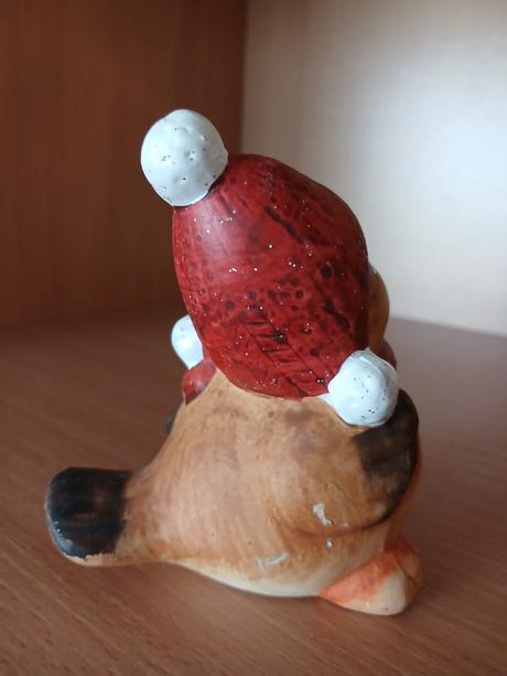 Keramický vtáčik s čiapkou a šálom 10 cm,