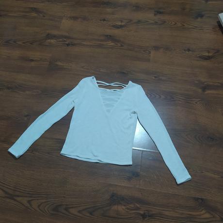 Tricko svetrik so snurovanim na chrbte s, s