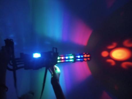 Guľomet svieti aj vydáva zvuk, 