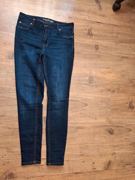 Tmavomodre rifle vel.33, amisu,32