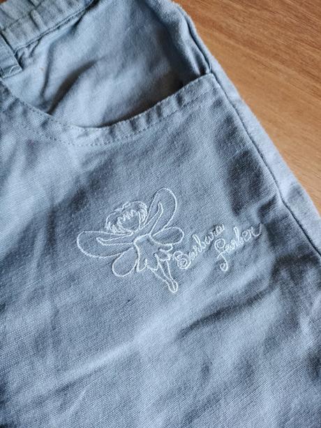 Bledomodrá dievčenská súprava, 104