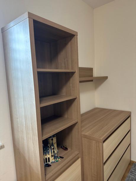 Nábytok do detskej izby -komoda,regál,polica a tru,