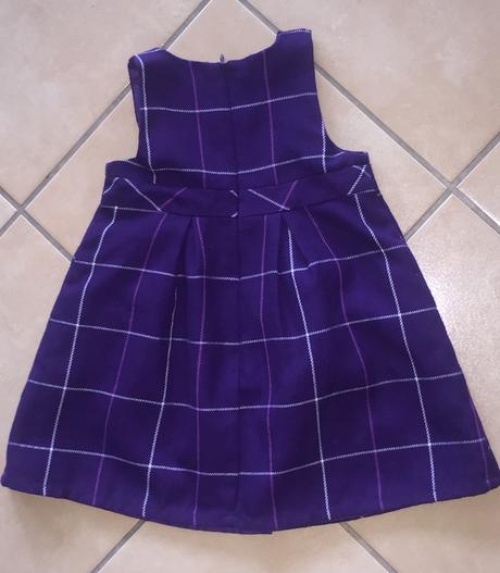 Kárované šaty, 92