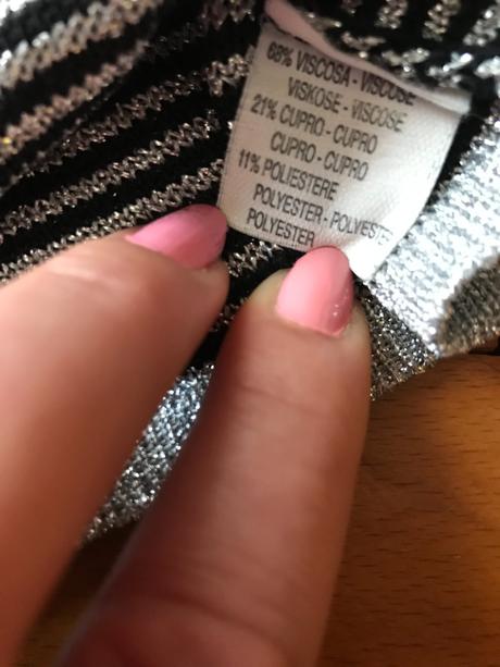 Páskovaný čierno-strieborný sveter, s