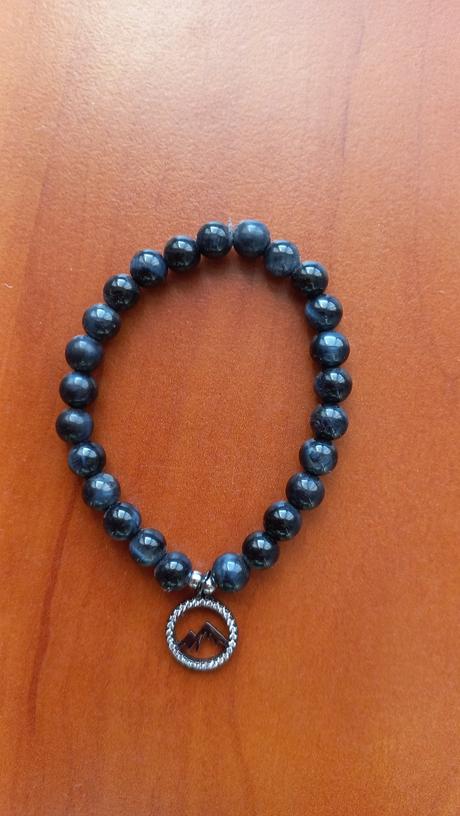 Náramok /sokolie oko/ s príveskom,