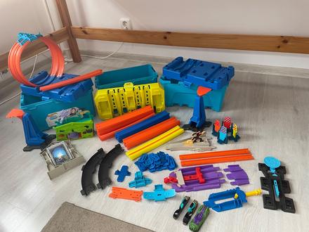 Hot wheels veľký mix 4 boxy, doplnky, 17 aút, 
